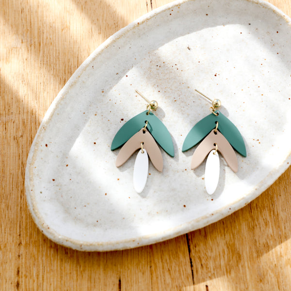 Kiki green leaves earrings